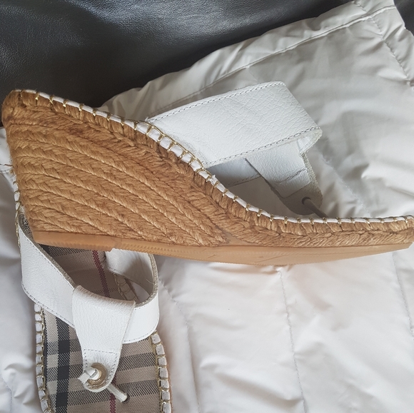 Authentic Burberry Shoes sized 41 - Picture 5 of 8